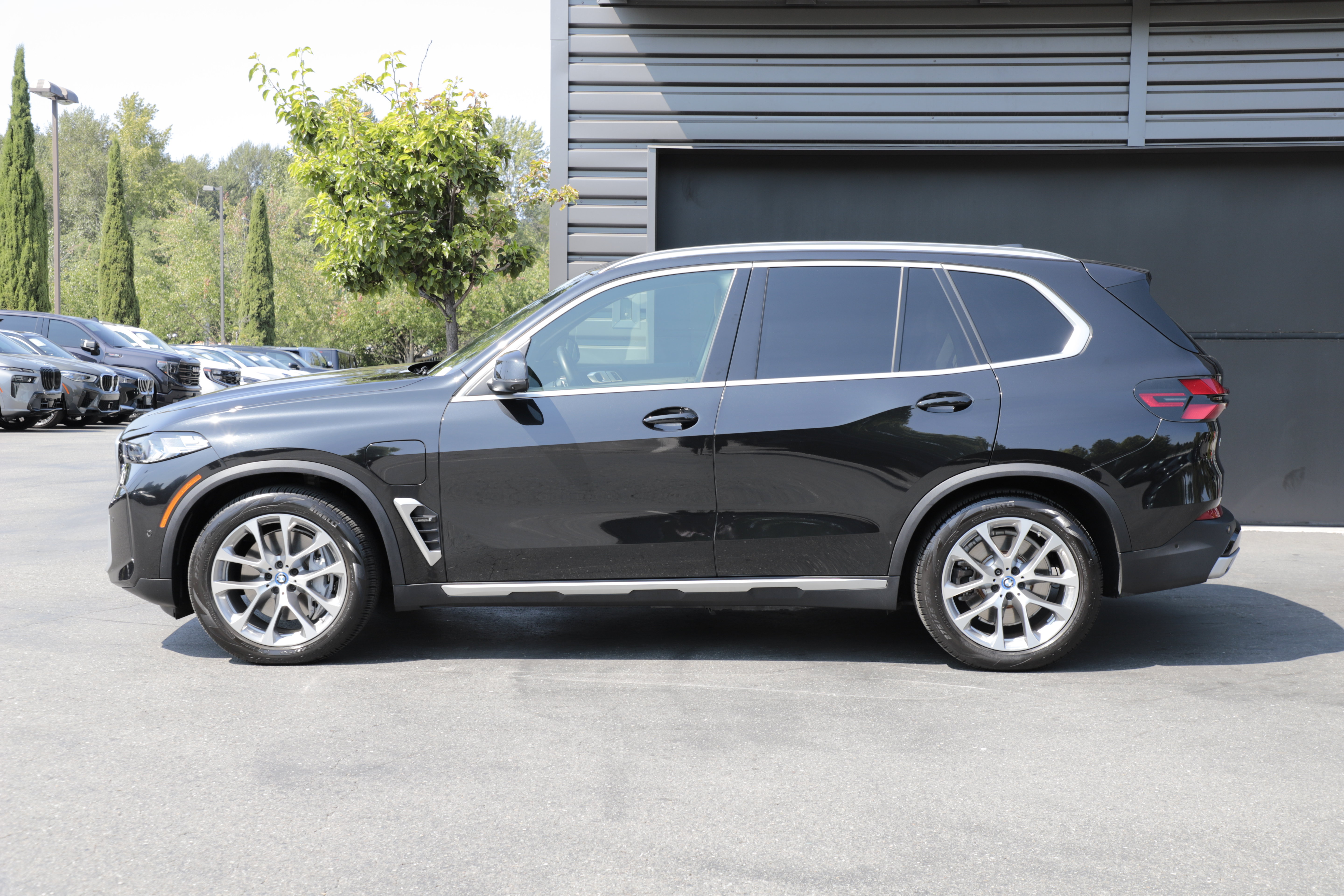 Used 2024 BMW X5 xDrive50e w/ Premium Package AWD/4WD image 7