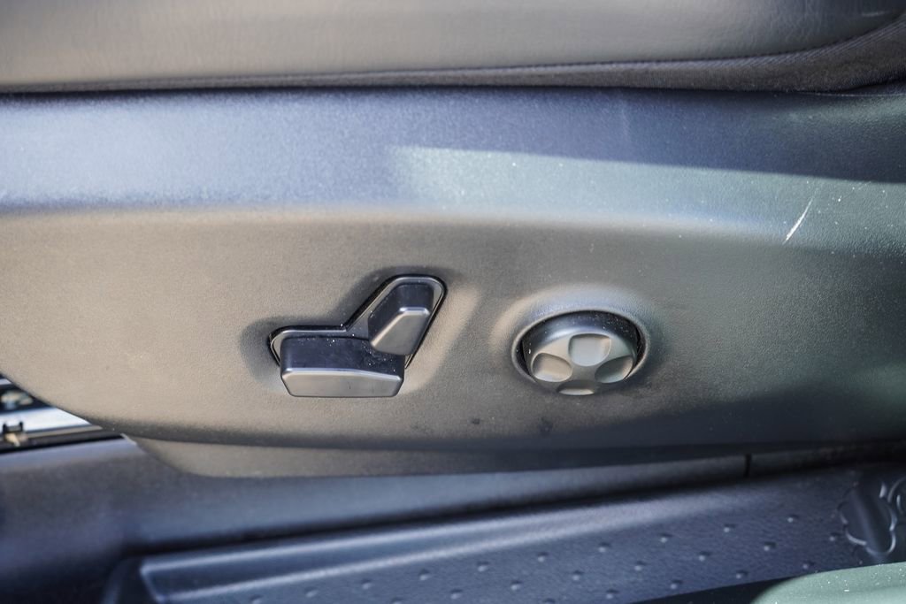 Used 2025 Chrysler Pacifica Limited image 26