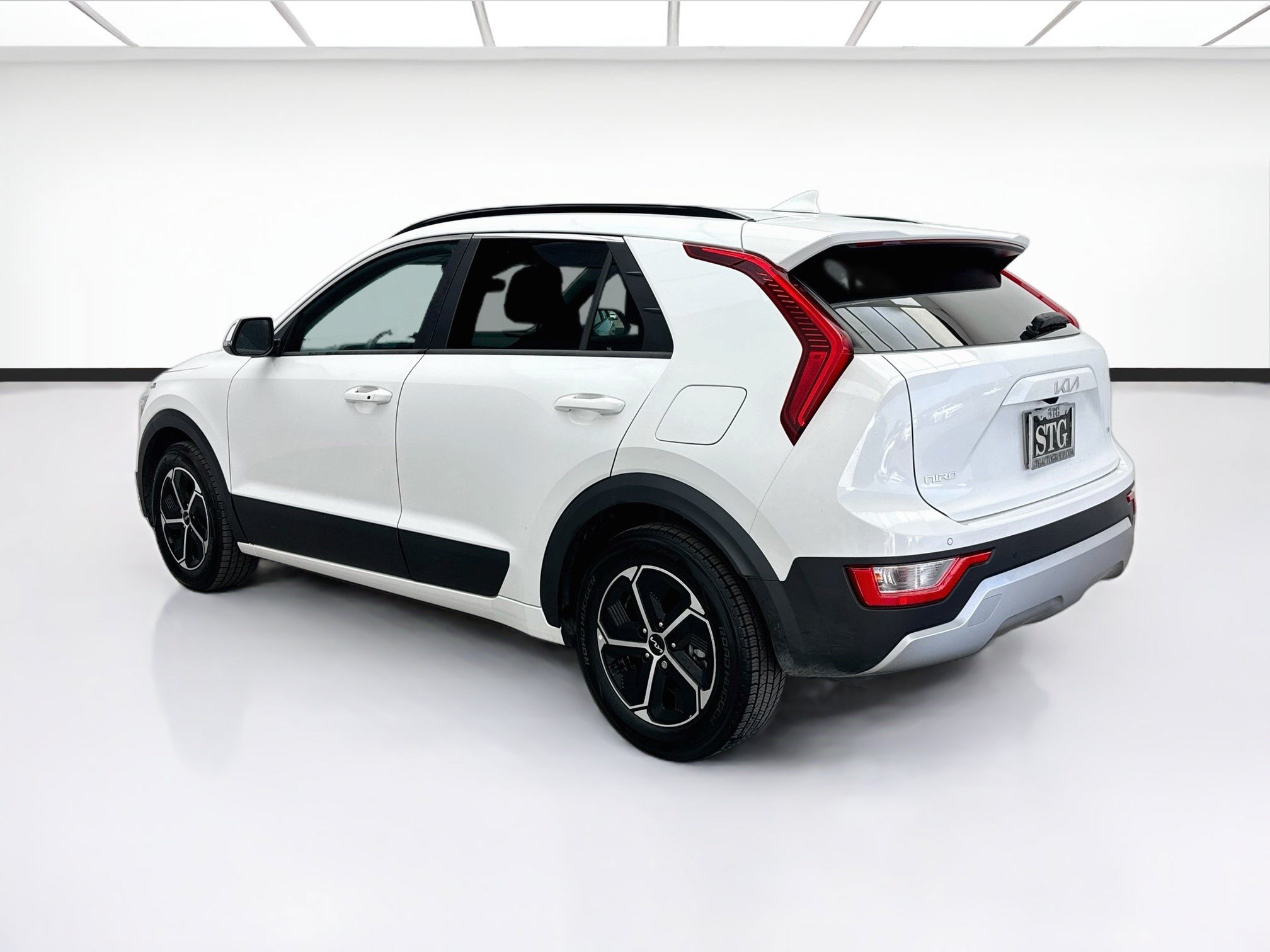 Used 2025 Kia Niro EX FWD image 6