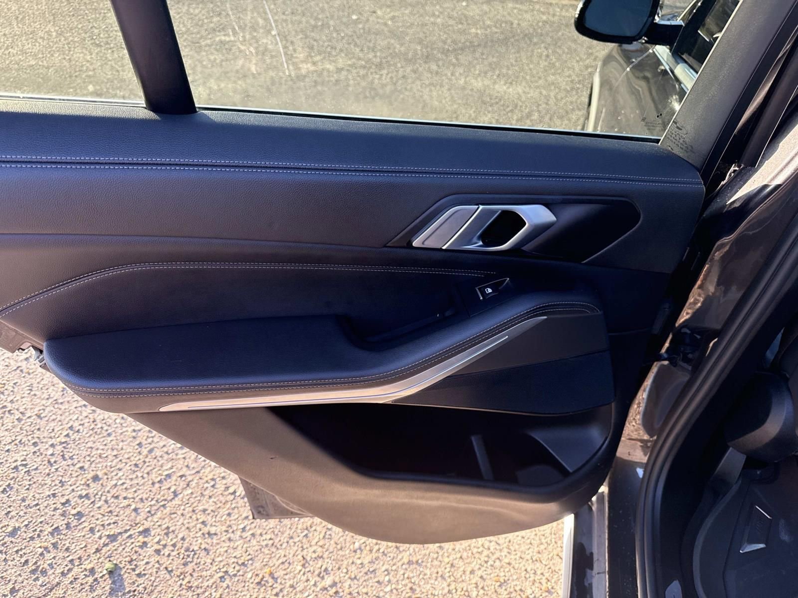 Used 2022 BMW X5 sDrive40i w/ Premium Package image 11