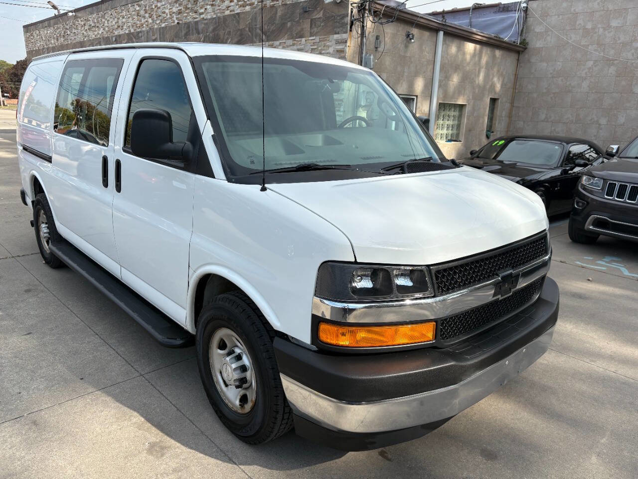 Used 2018 Chevrolet Express 2500 w/ Driver Convenience Package image 5