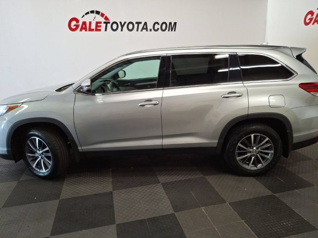 Used 2019 Toyota Highlander XLE AWD/4WD image 9