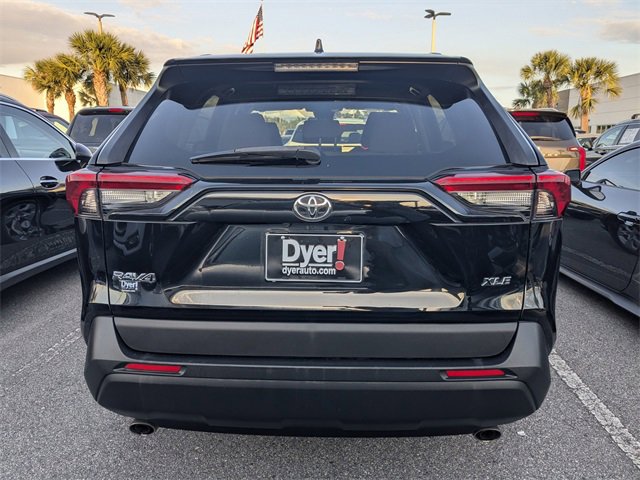 Used 2020 Toyota RAV4 XLE image 5