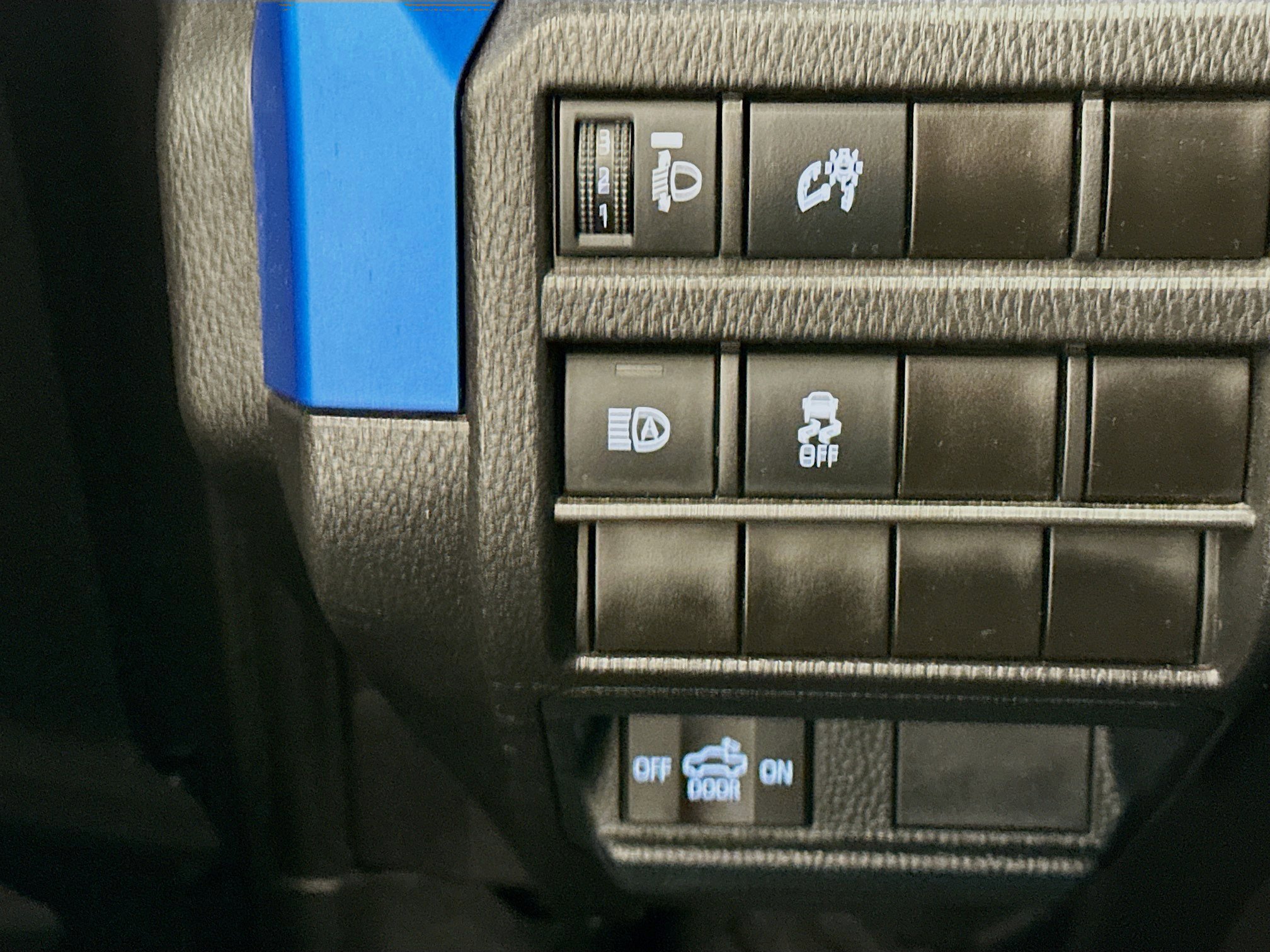 Used 2025 Toyota Tacoma TRD Off-Road image 17