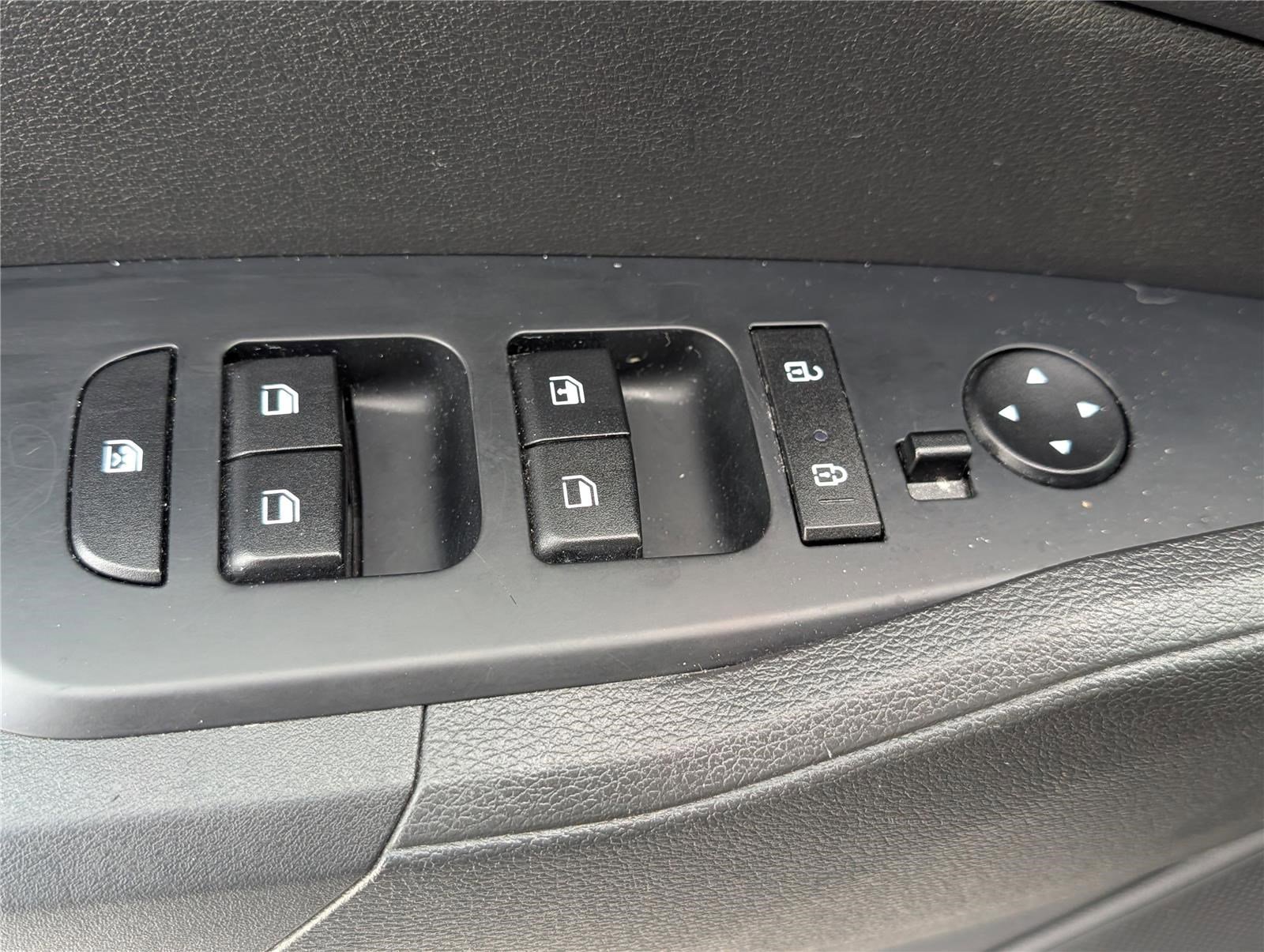 Used 2023 Kia Sportage LX image 16