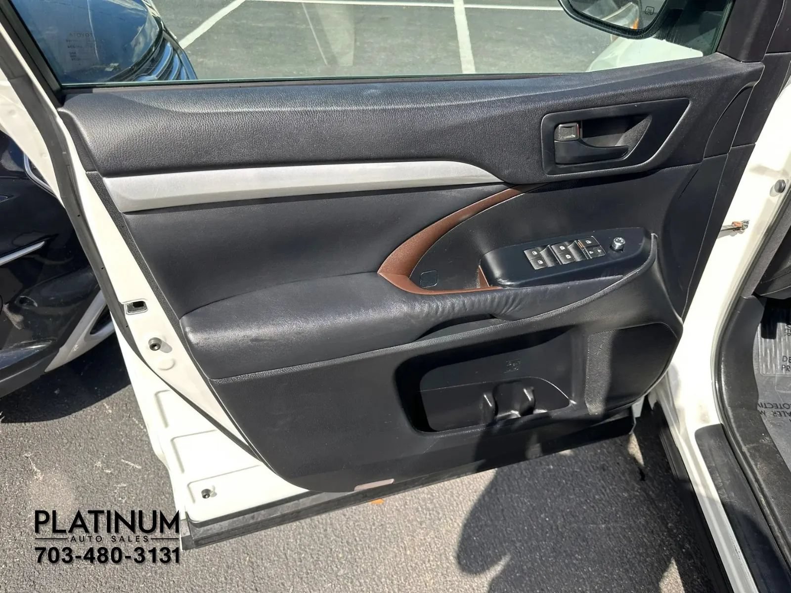 Used 2015 Toyota Highlander Plus AWD/4WD image 16
