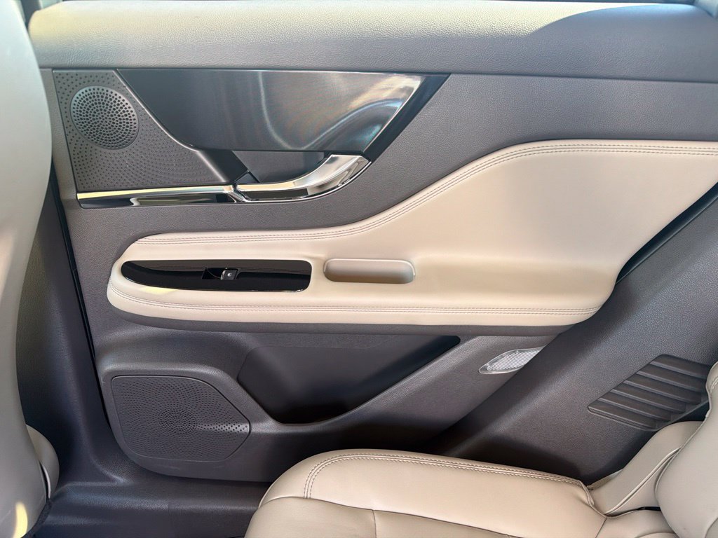 Used 2023 Lincoln Corsair AWD image 16