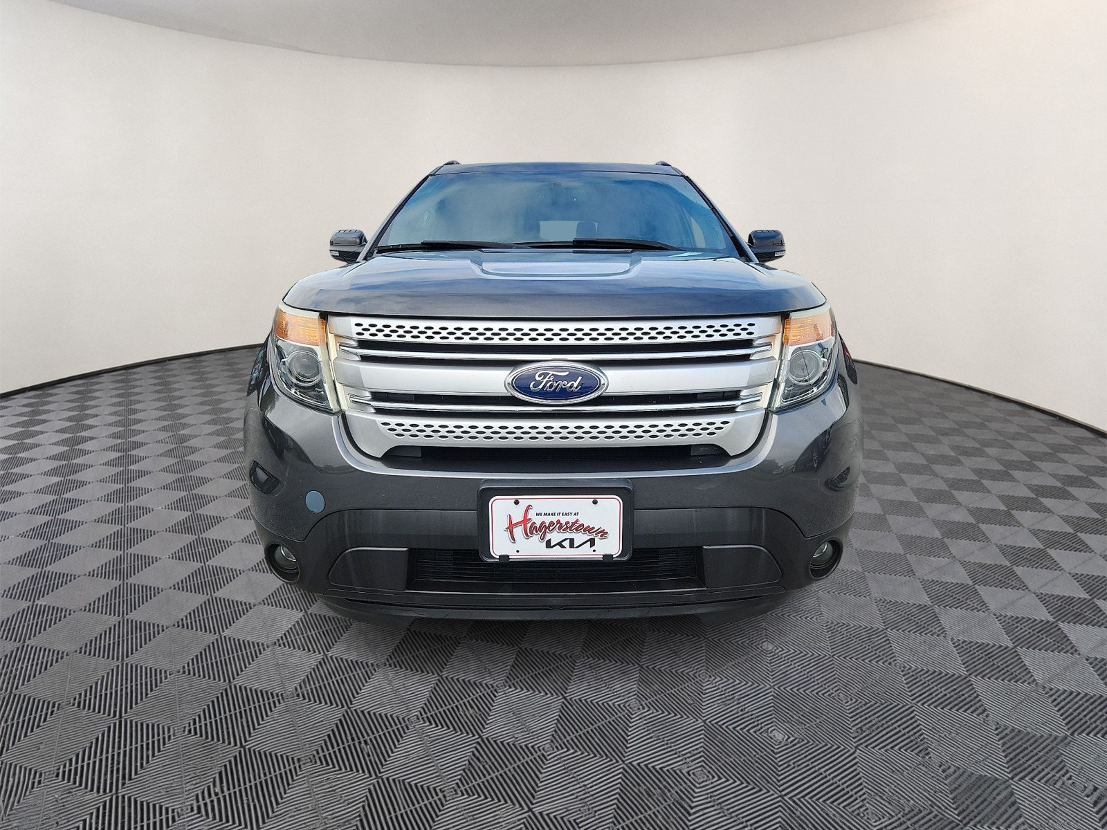 Used 2015 Ford Explorer XLT w/ Equipment Group 202B AWD/4WD image 2