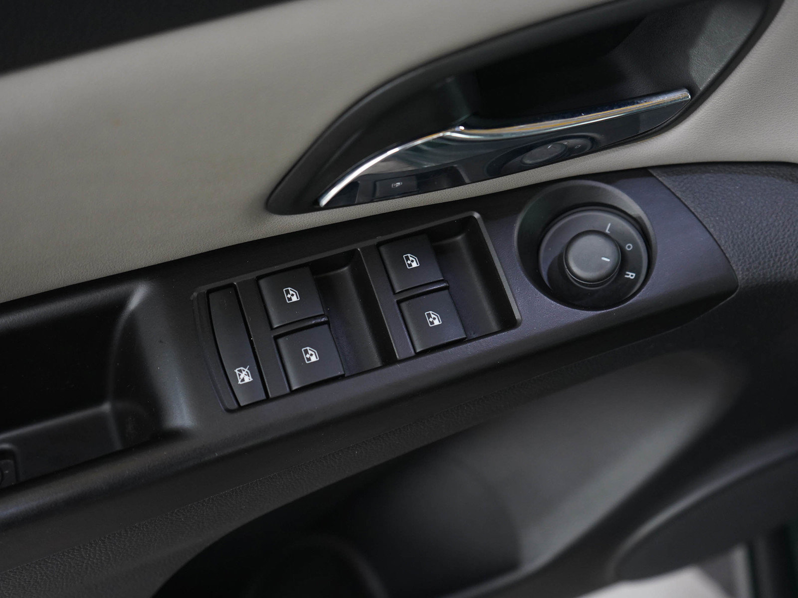 Used 2014 Chevrolet Cruze LS FWD image 18