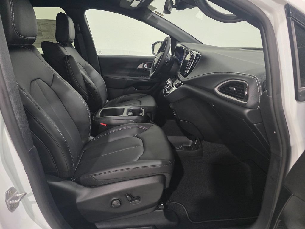 New 2026 Chrysler Pacifica Select FWD image 24