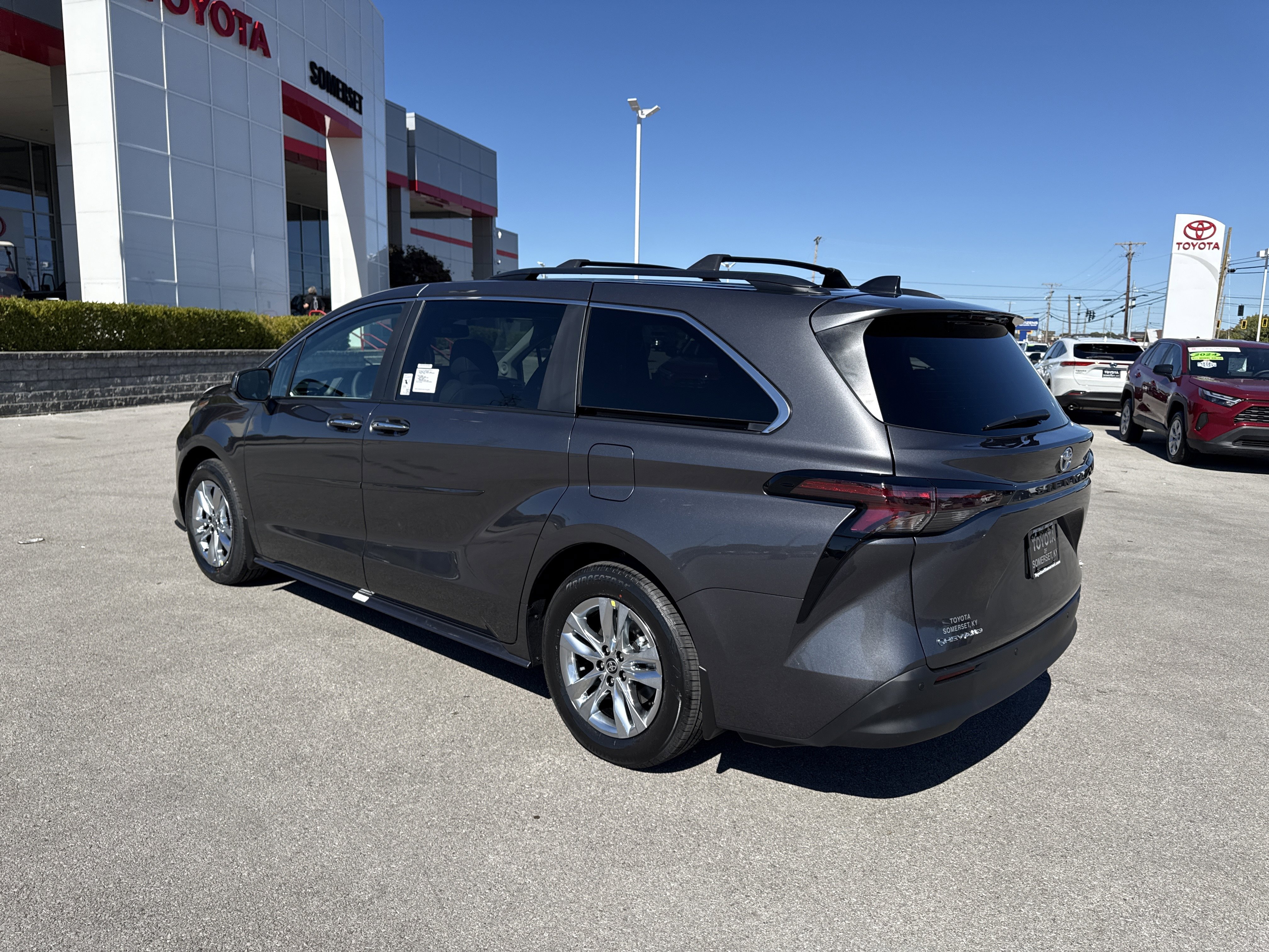 New 2025 Toyota Sienna XLE image 5