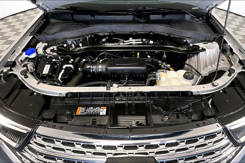 Used 2024 Ford Explorer Limited image 9