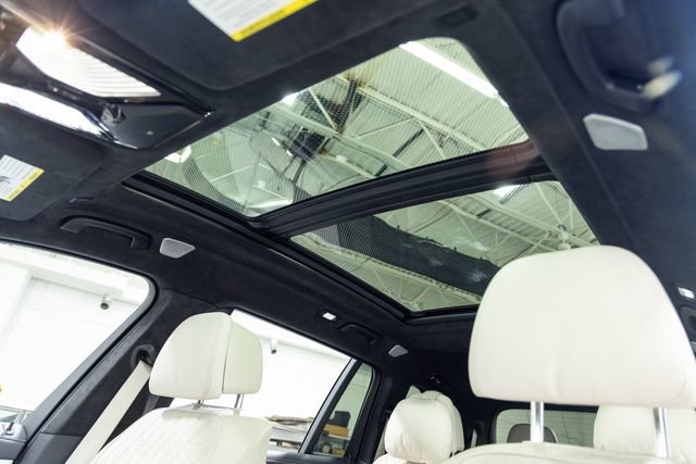 Certified 2025 BMW X7 M60i AWD/4WD image 13