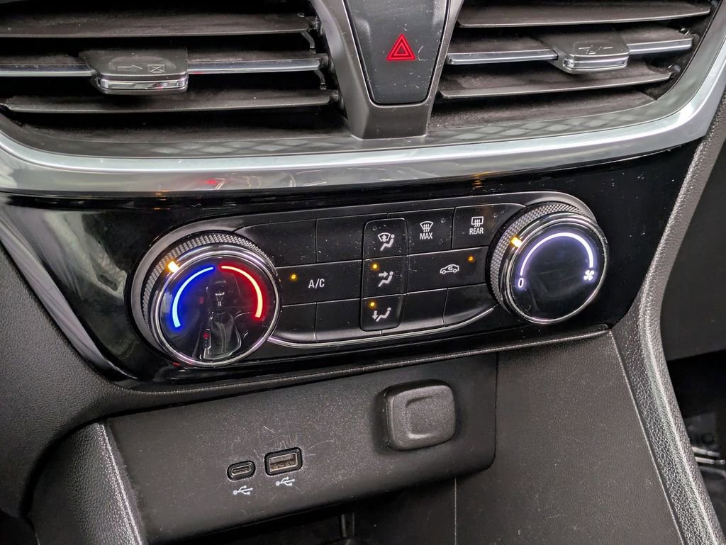 Used 2024 Buick Encore GX Sport Touring image 17