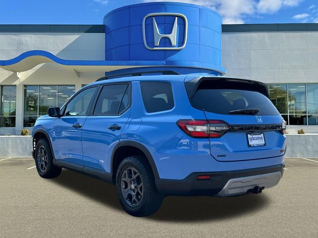 Used 2025 Honda Pilot TrailSport image 4