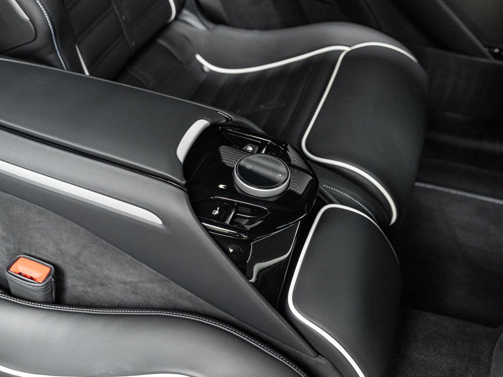 Used 2025 Ferrari Purosangue AWD/4WD image 46