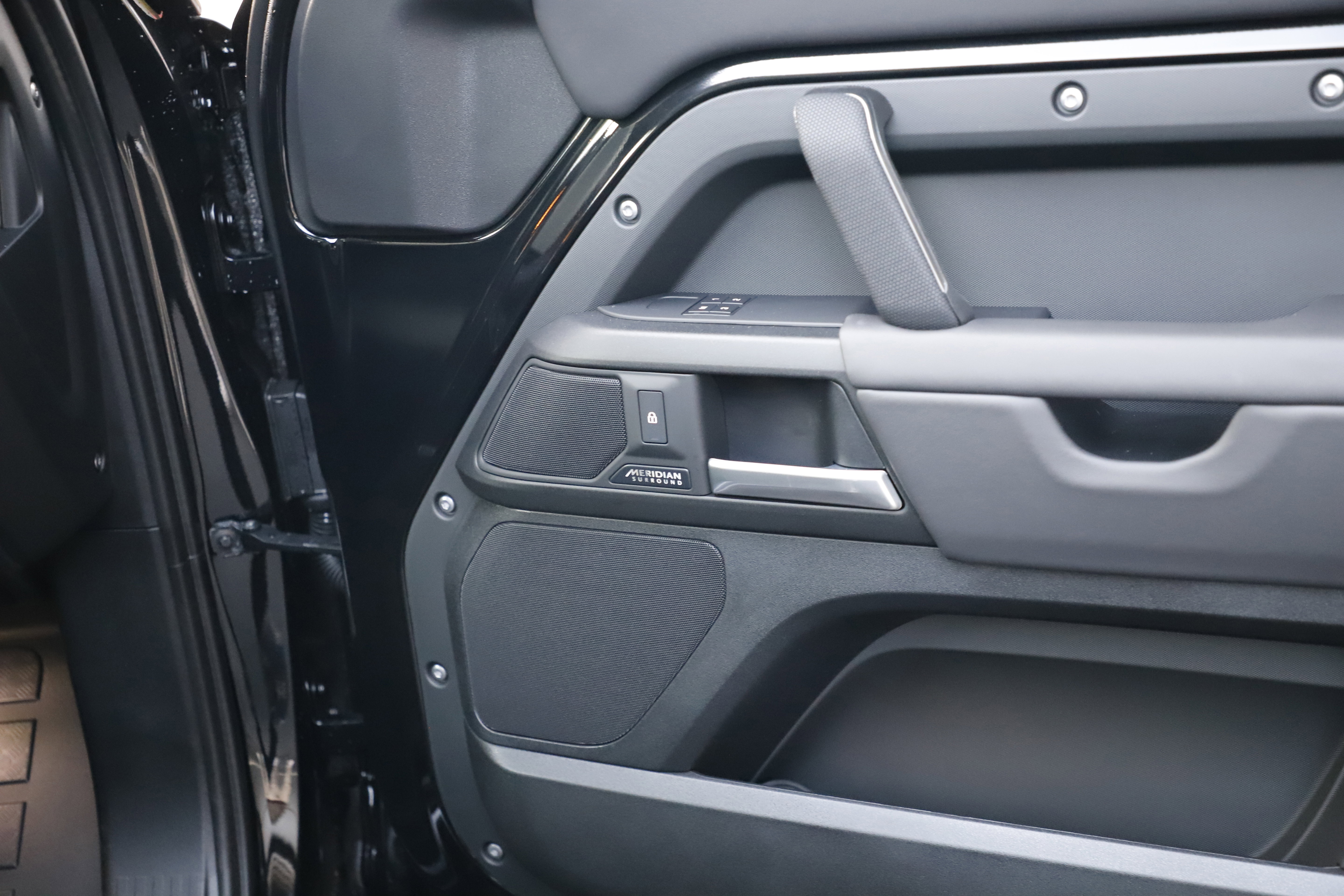 New 2025 Land Rover Defender 110 X AWD/4WD image 1
