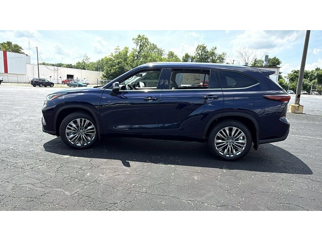 New 2026 Toyota Highlander Platinum AWD/4WD image 4