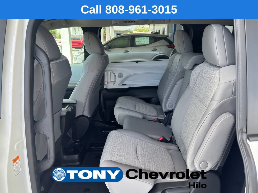 Used 2026 Toyota Sienna LE FWD image 18