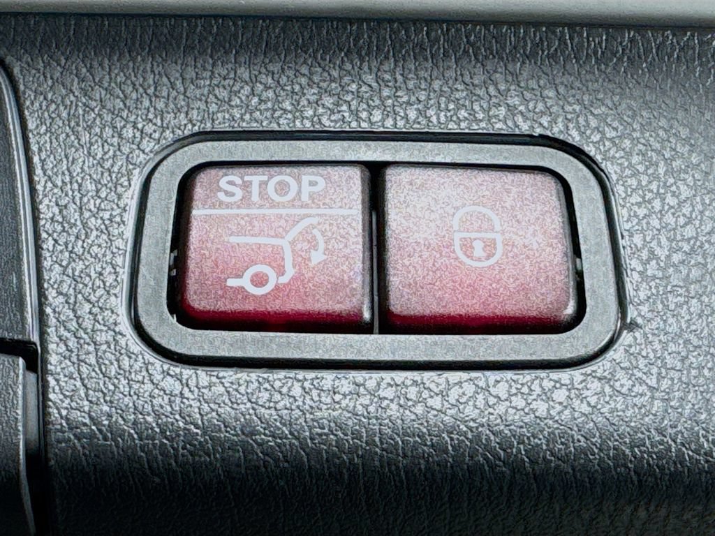 Used 2021 Mercedes-Benz GLB 35 AMG 4MATIC image 30