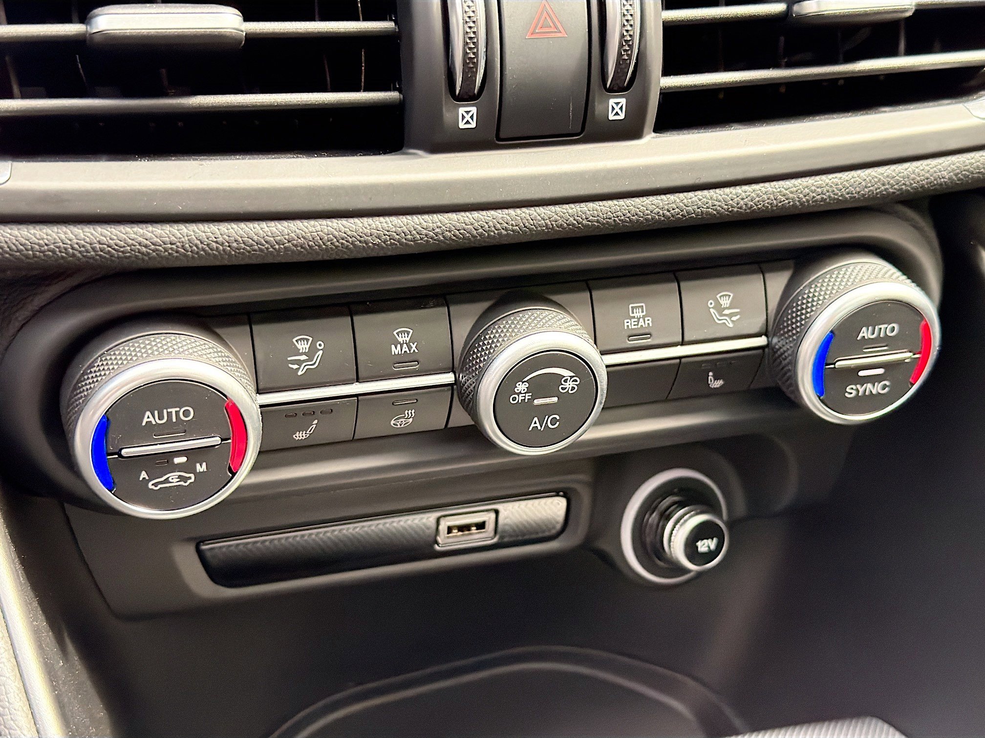 Used 2025 Alfa Romeo Giulia AWD w/ Driving Assist Package image 34