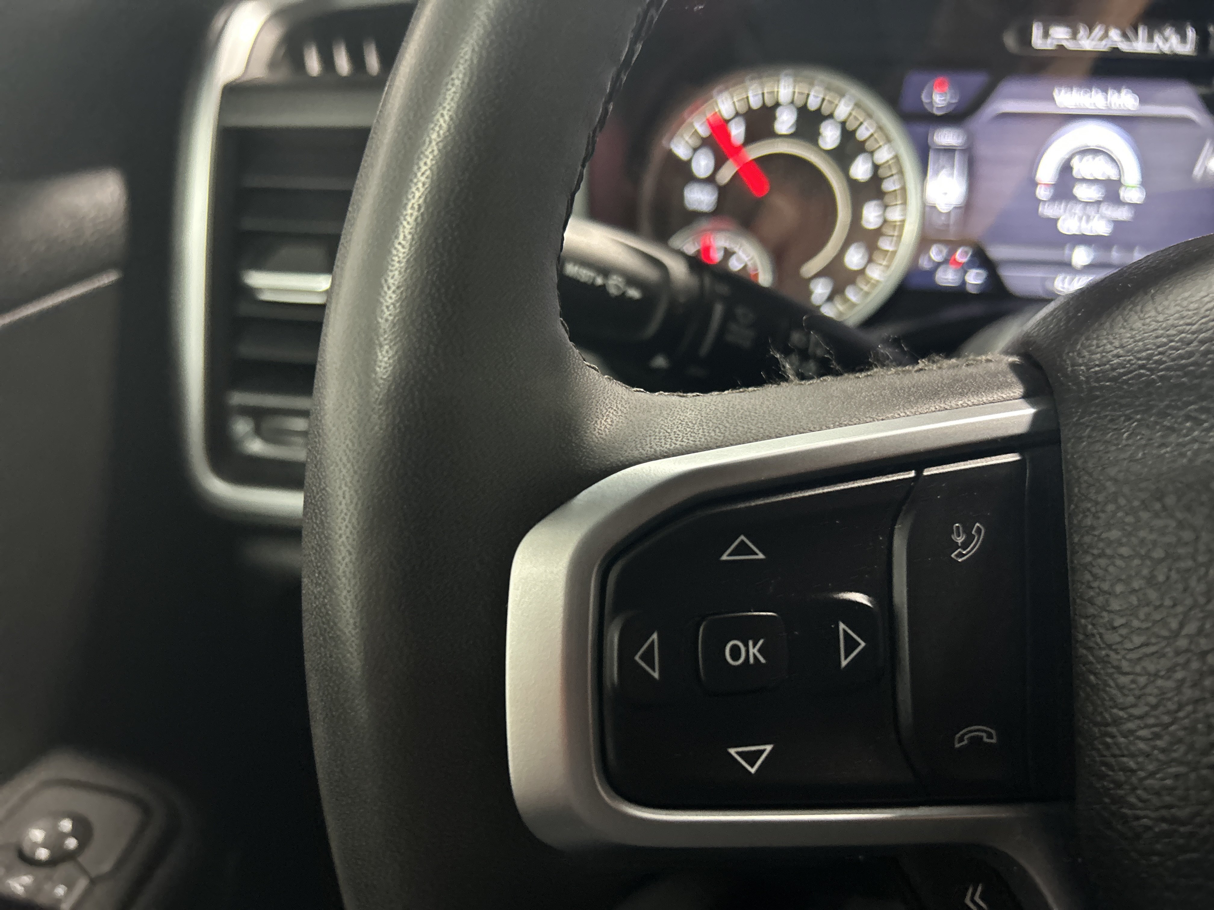Used 2025 RAM 1500 Big Horn AWD/4WD image 15