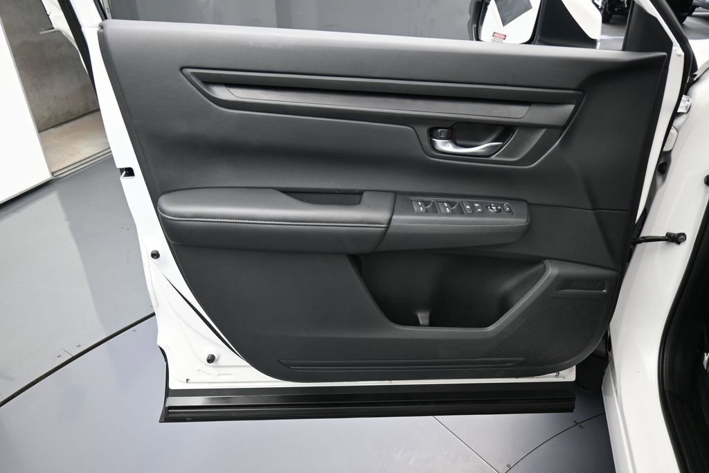 Used 2025 Honda CR-V EX image 13