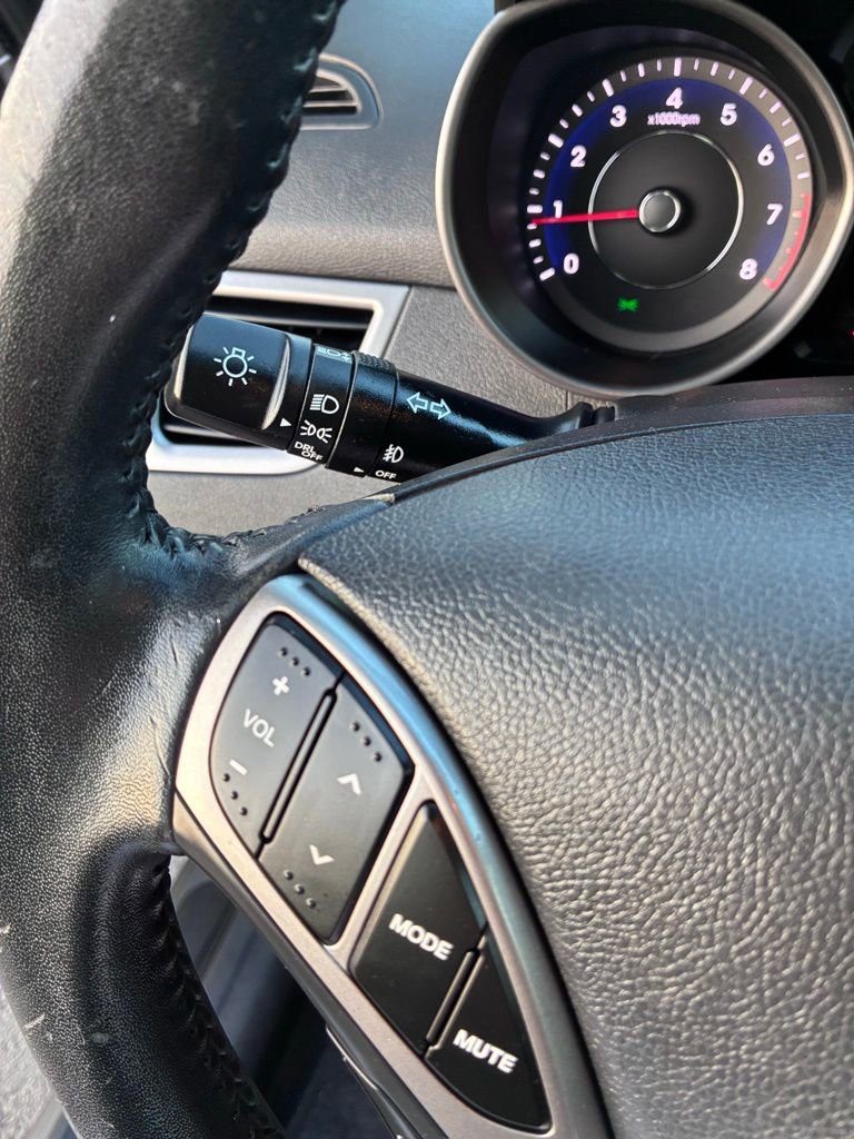 Used 2013 Hyundai Elantra Limited FWD image 25