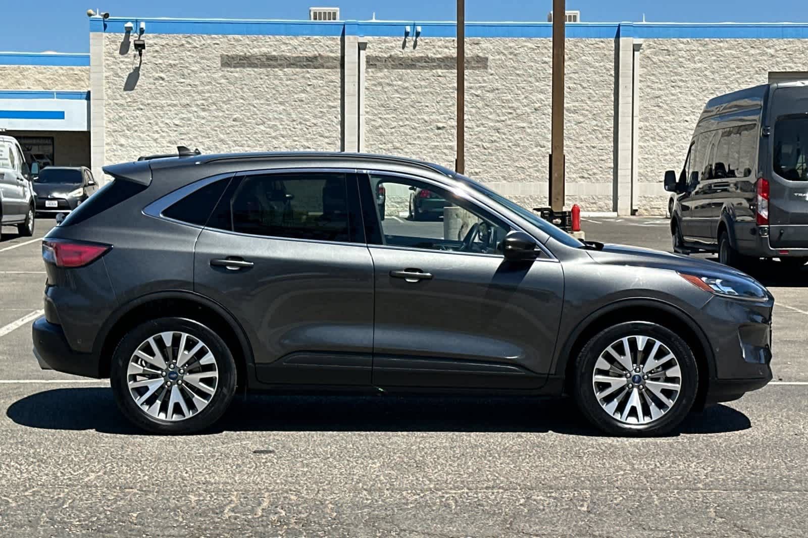 Certified 2020 Ford Escape Titanium AWD/4WD image 9