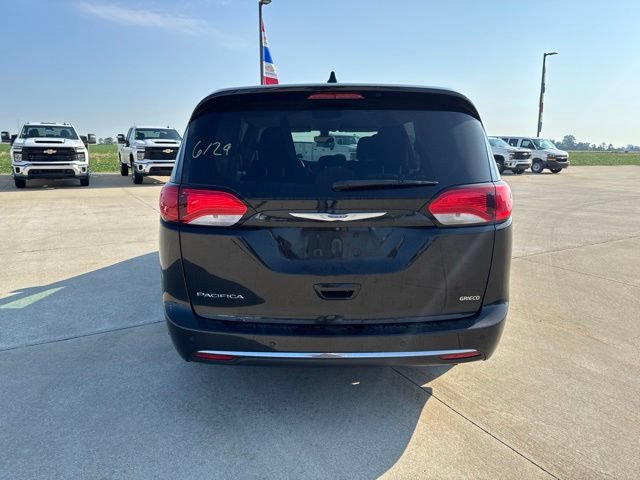 Used 2018 Chrysler Pacifica Touring Plus w/ Tire & Wheel Group FWD image 8