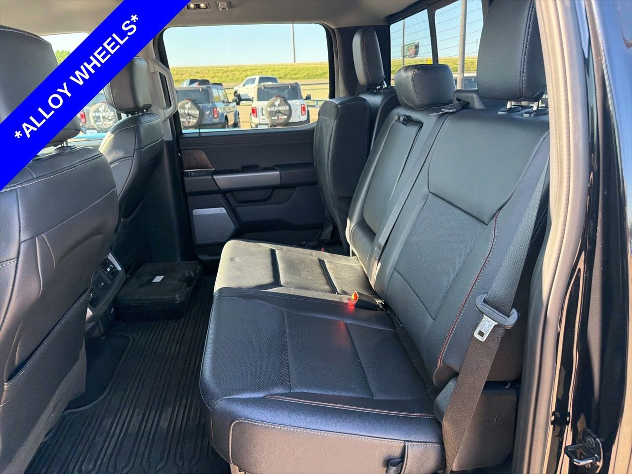 Used 2023 Ford F350 Lariat w/ Lariat Ultimate Package AWD/4WD image 3