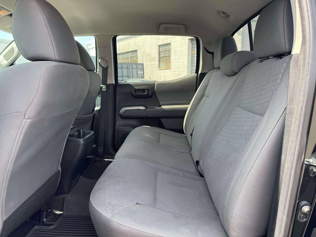 Used 2022 Toyota Tacoma SR5 AWD/4WD image 14