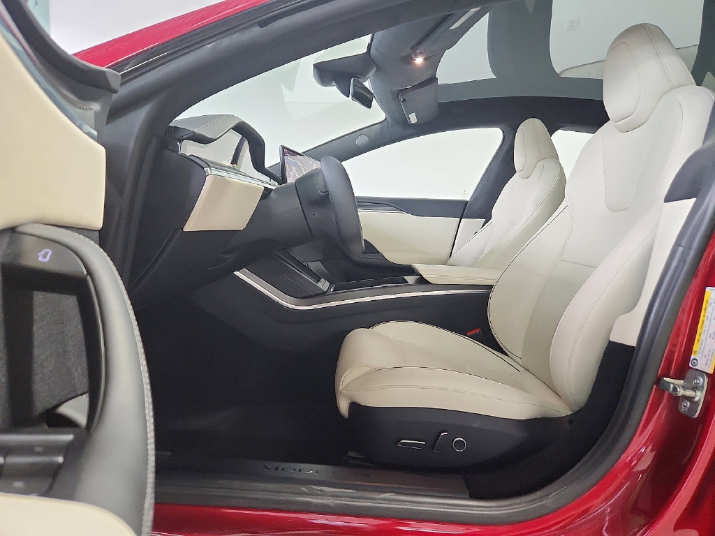 Used 2023 Tesla Model S Plaid AWD/4WD image 5