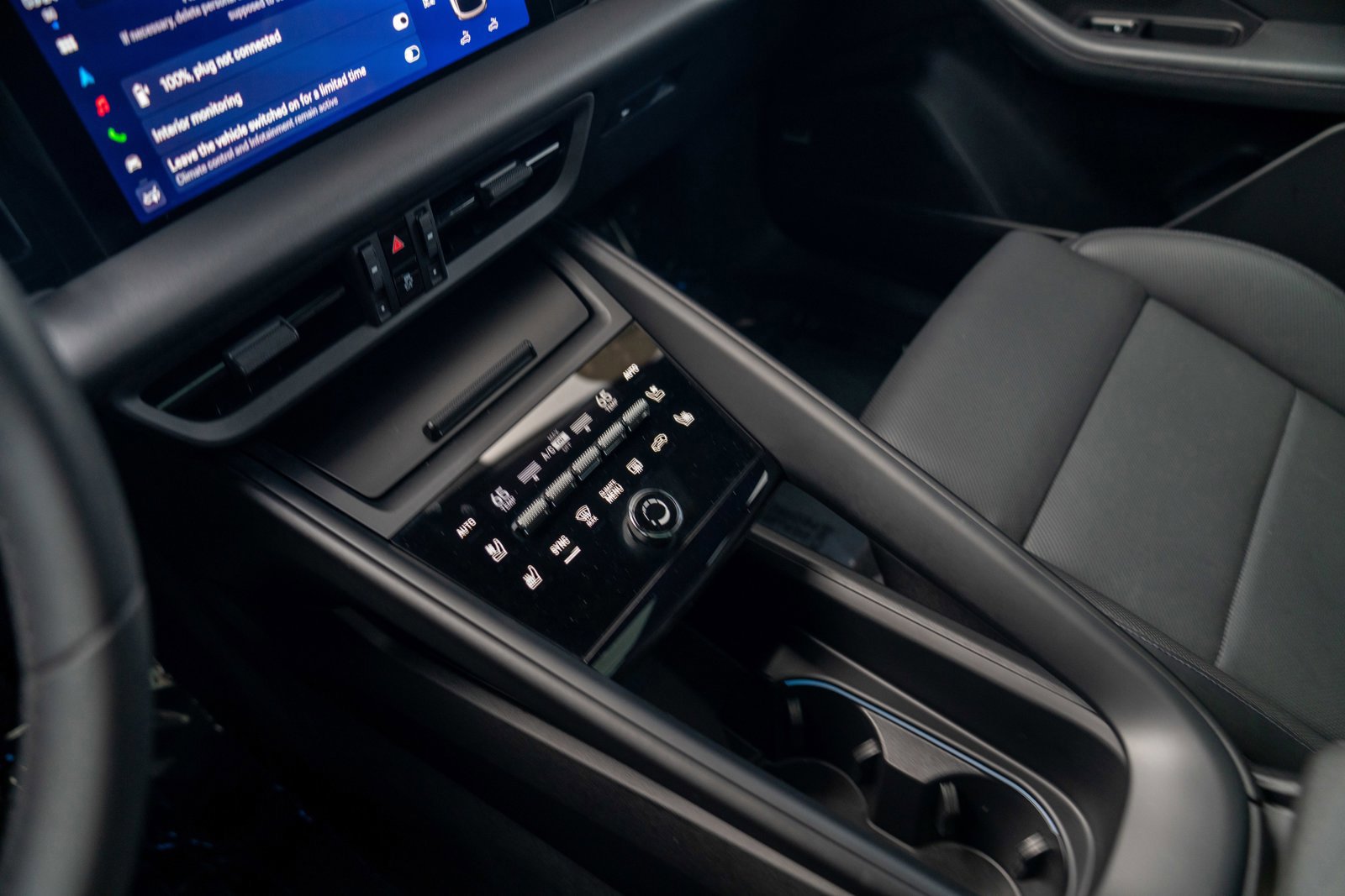 Certified 2025 Porsche Macan Electric image 19