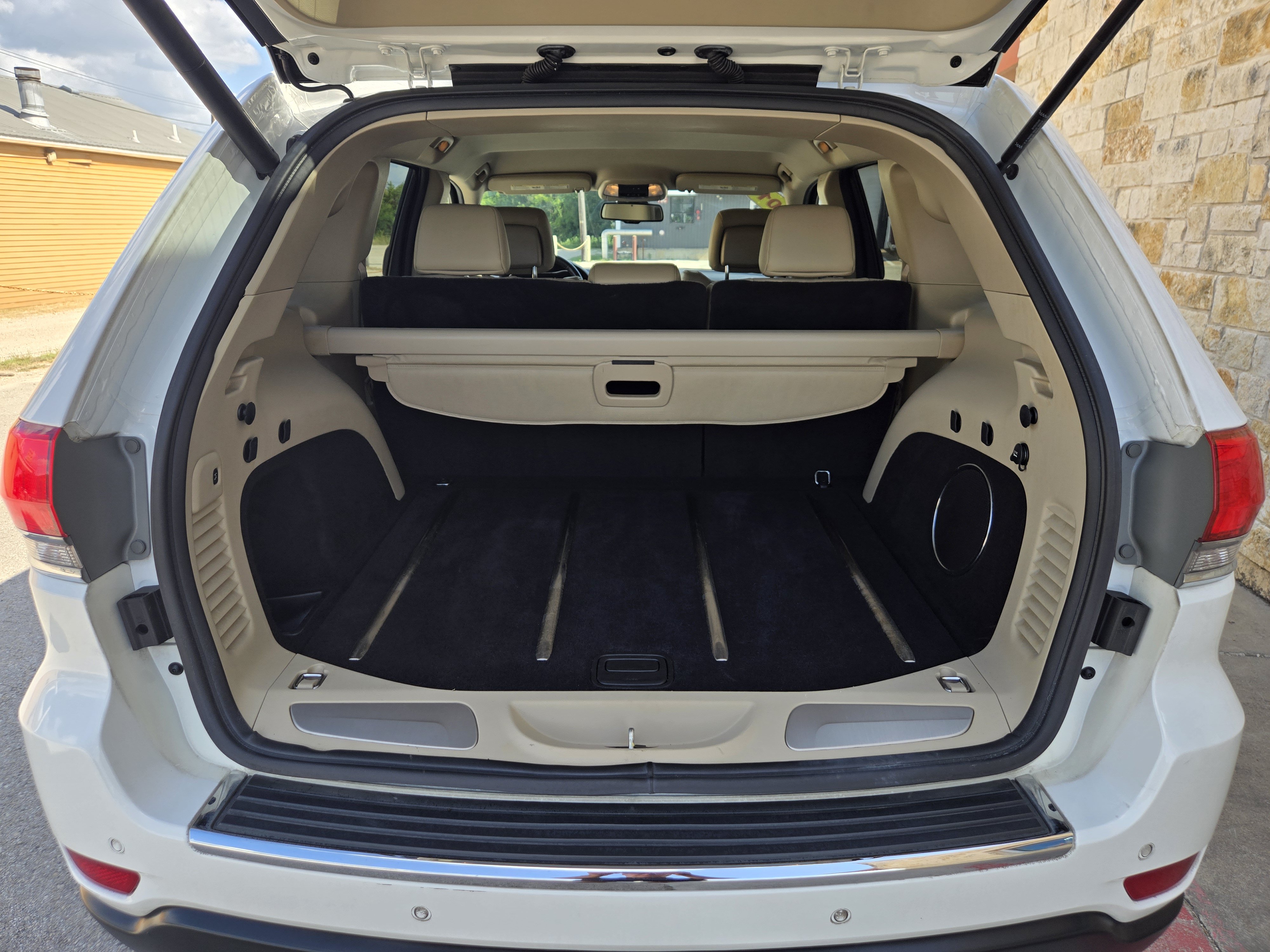 Used 2014 Jeep Grand Cherokee Limited RWD image 17