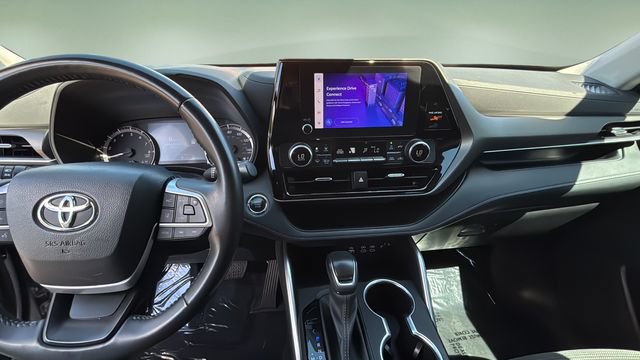 Used 2023 Toyota Highlander LE FWD image 11