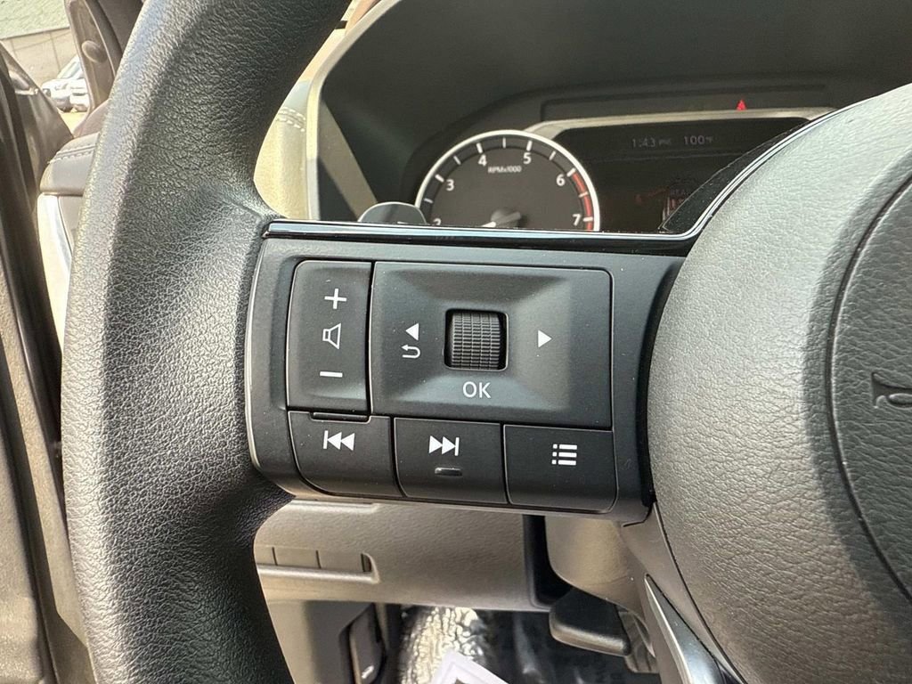Used 2023 Nissan Rogue SV image 16