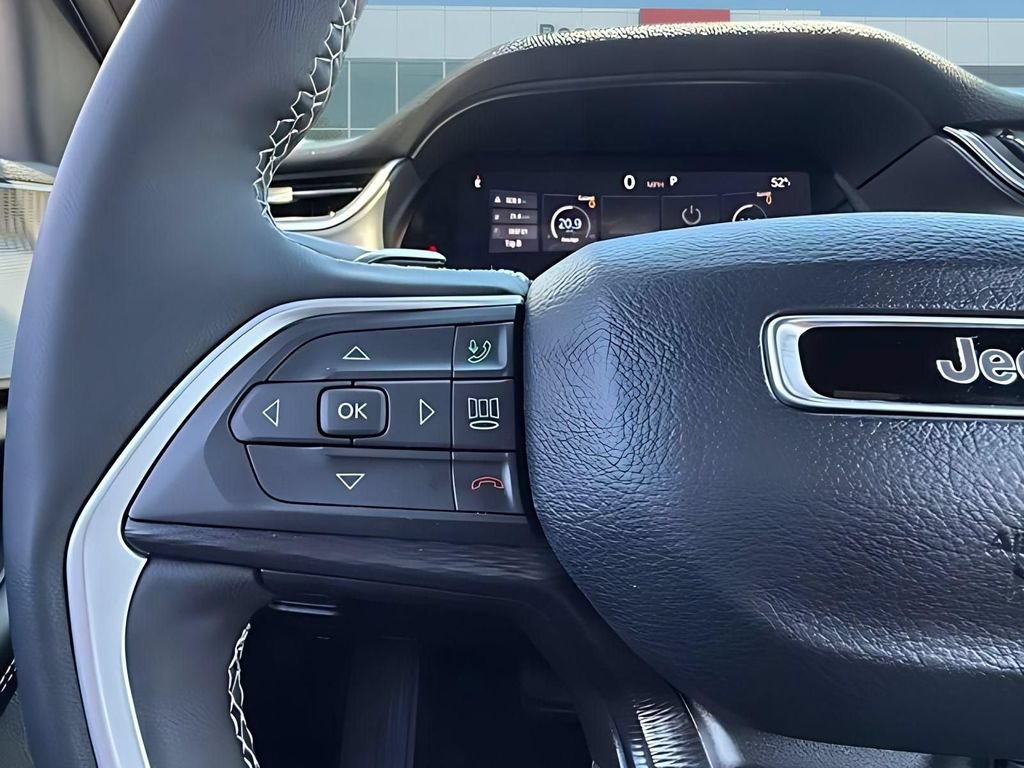 Used 2025 Jeep Grand Cherokee Altitude AWD/4WD image 15