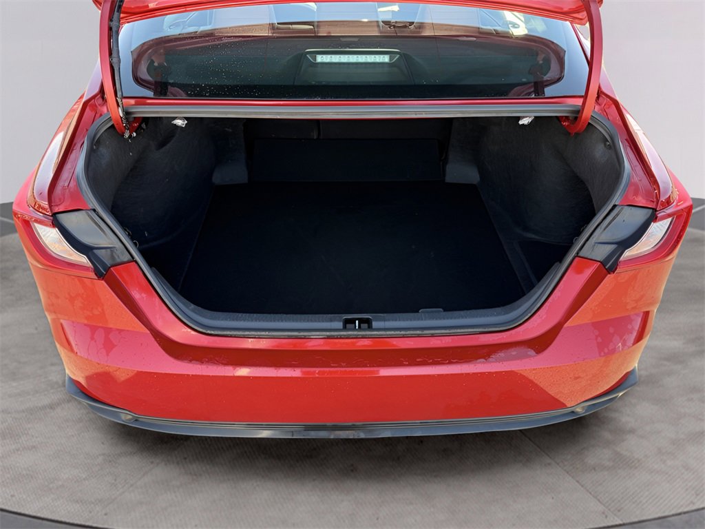 Used 2025 Toyota Camry SE image 18