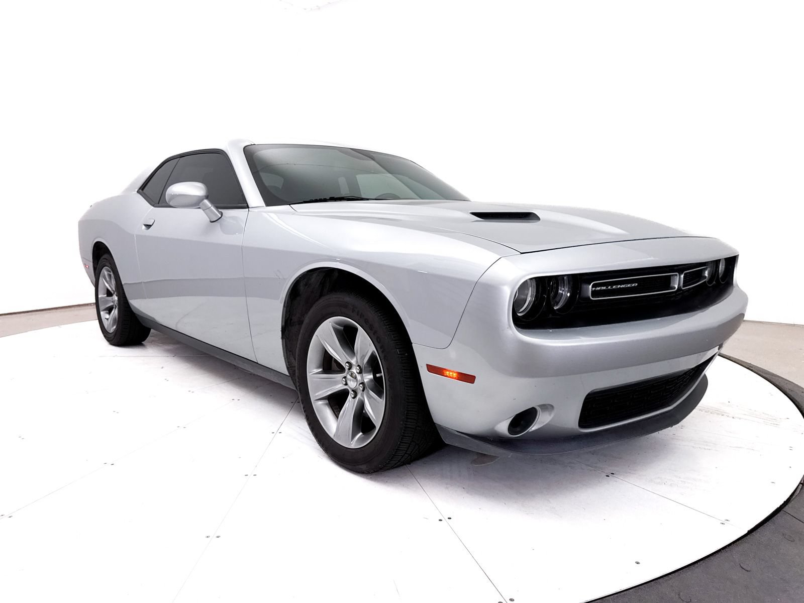 Used 2022 Dodge Challenger SXT RWD image 10