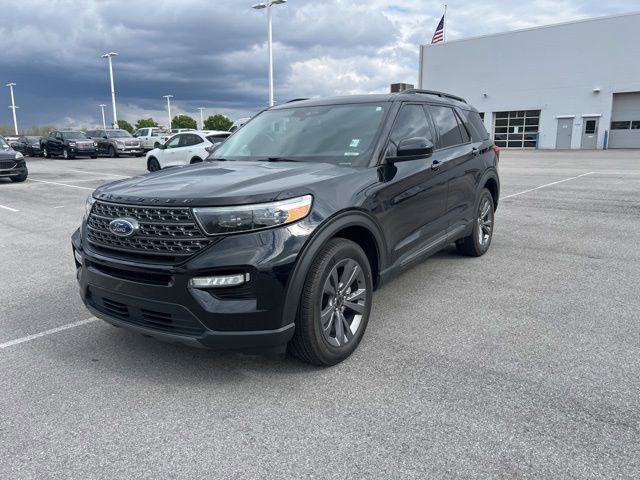 Used 2022 Ford Explorer XLT w/ Equipment Group 202A AWD/4WD image 4
