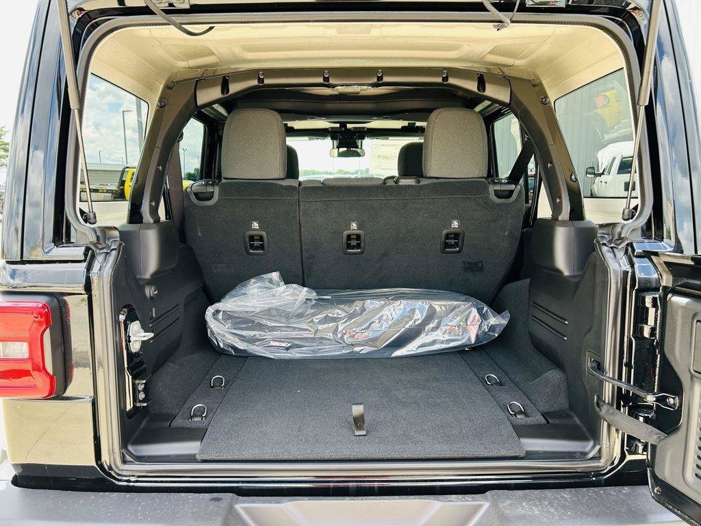 New 2025 Jeep Wrangler Unlimited Sahara AWD/4WD image 25