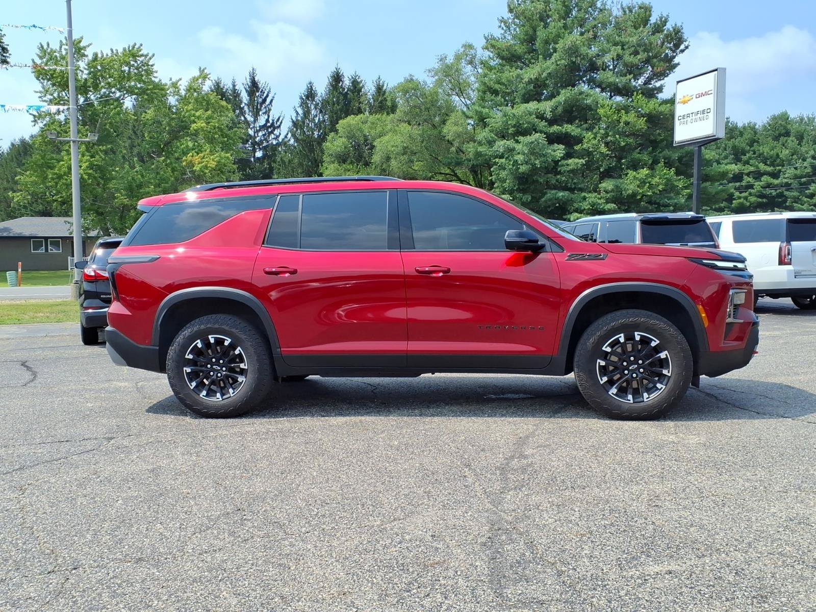 Used 2025 Chevrolet Traverse Z71 w/ Enhanced Driving Package AWD/4WD image 18