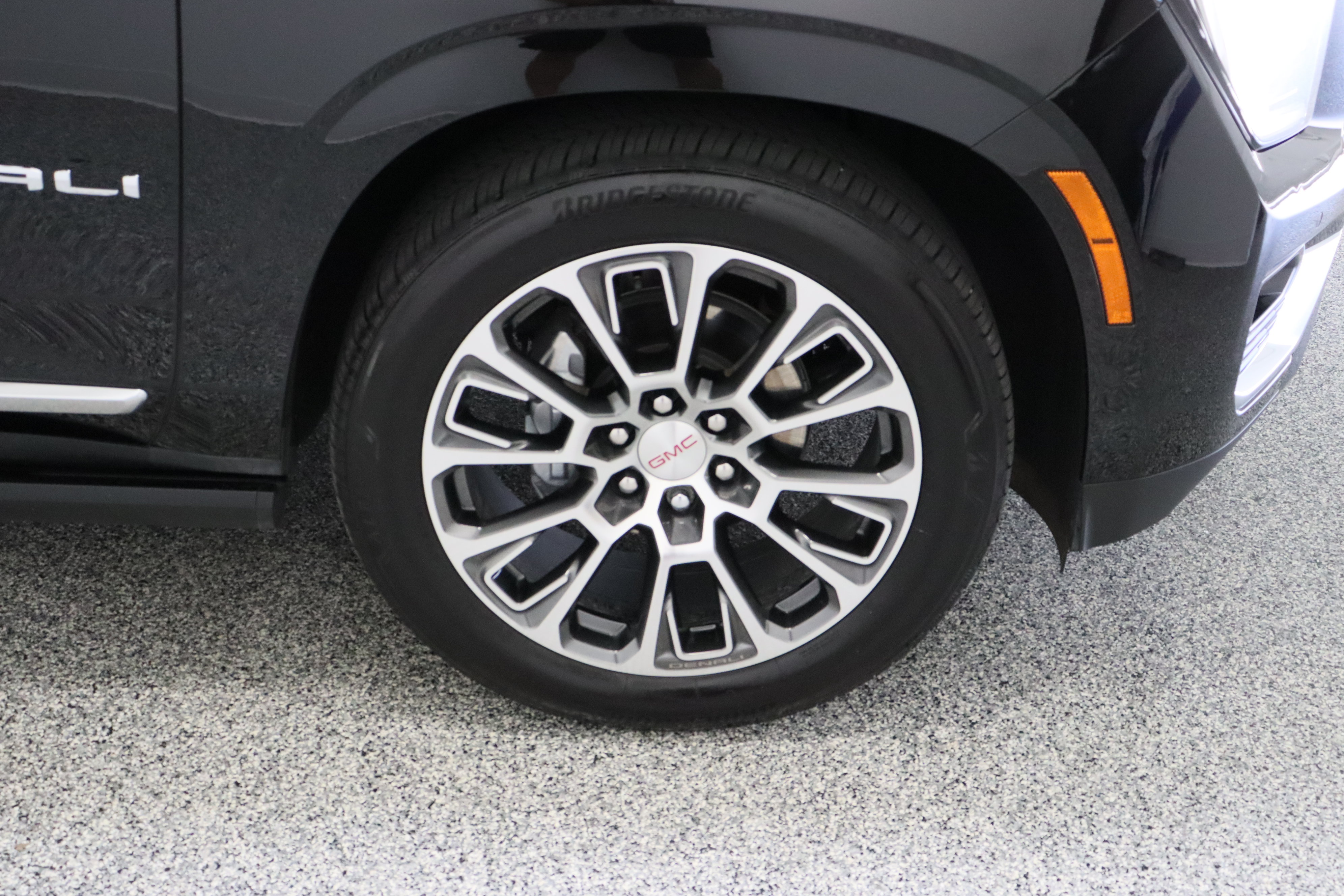 Used 2026 GMC Yukon Denali w/ Denali Reserve Package AWD/4WD image 5