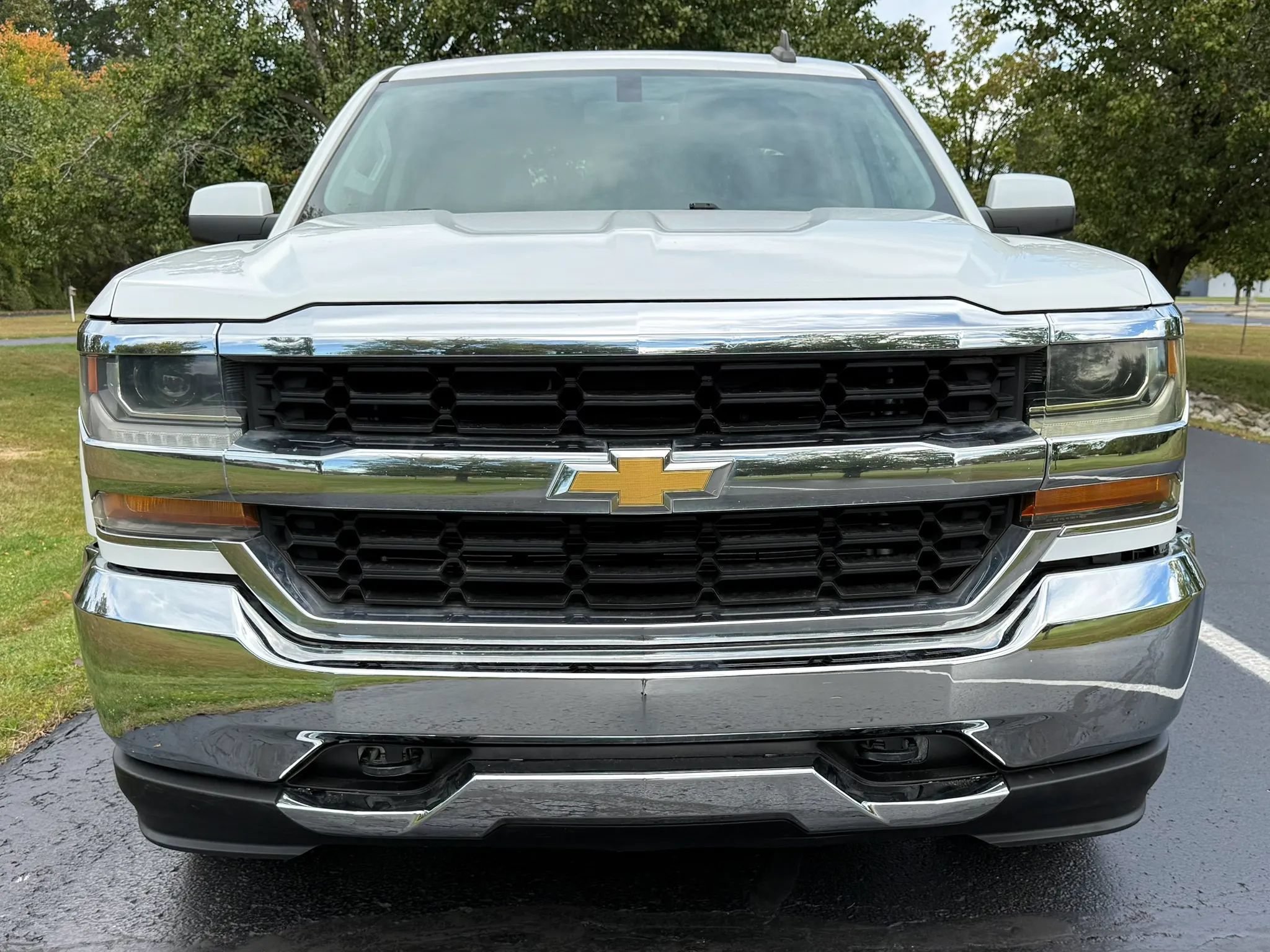 Used 2018 Chevrolet Silverado 1500 LT AWD/4WD image 3