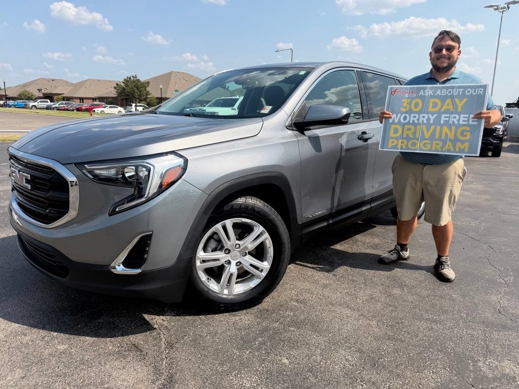Used 2020 GMC Terrain SLE FWD image 1