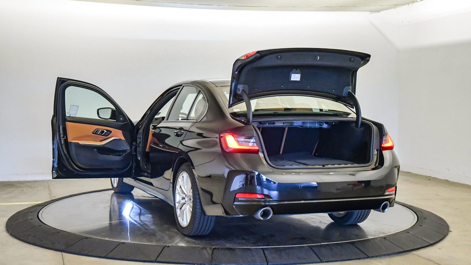 Certified 2023 BMW 330e xDrive w/ Premium Package image 25