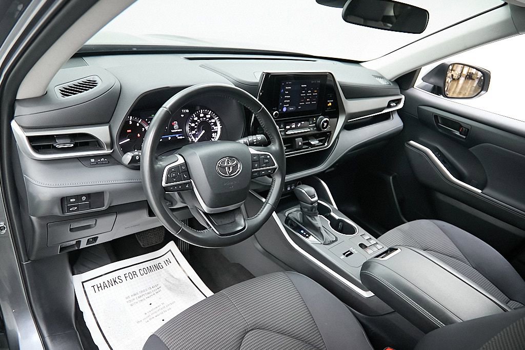 Used 2023 Toyota Highlander LE image 12