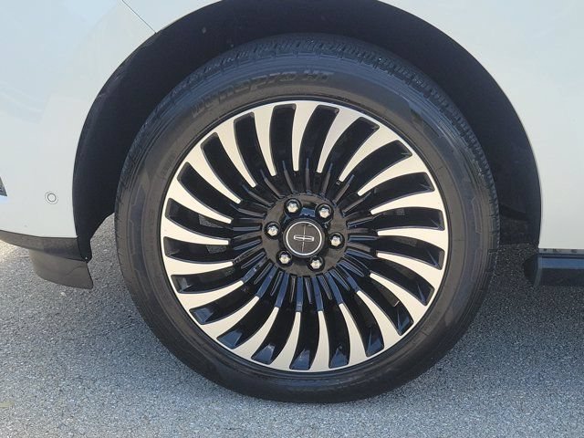 Used 2020 Lincoln Navigator Black Label w/ Cargo Convenience Package AWD/4WD image 4