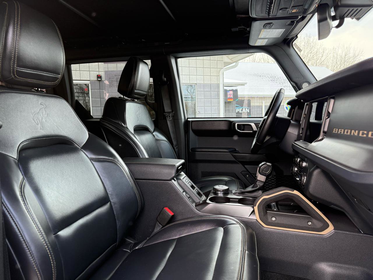 Used 2025 Ford Bronco Badlands image 11